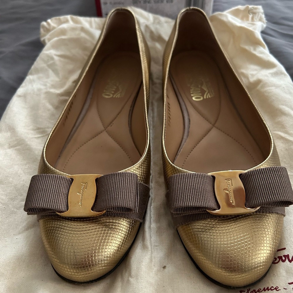 Ferragamo Varina Flats - Picture 3 of 3